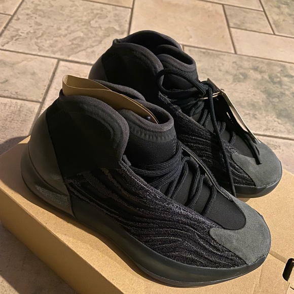 BOOST YZY QNTM ONYX SIZE 6 1/2 - Picture 5 of 6